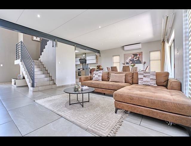 3 BEDROOM DUPLEX FOR SALE IN CROWTHORNE AH